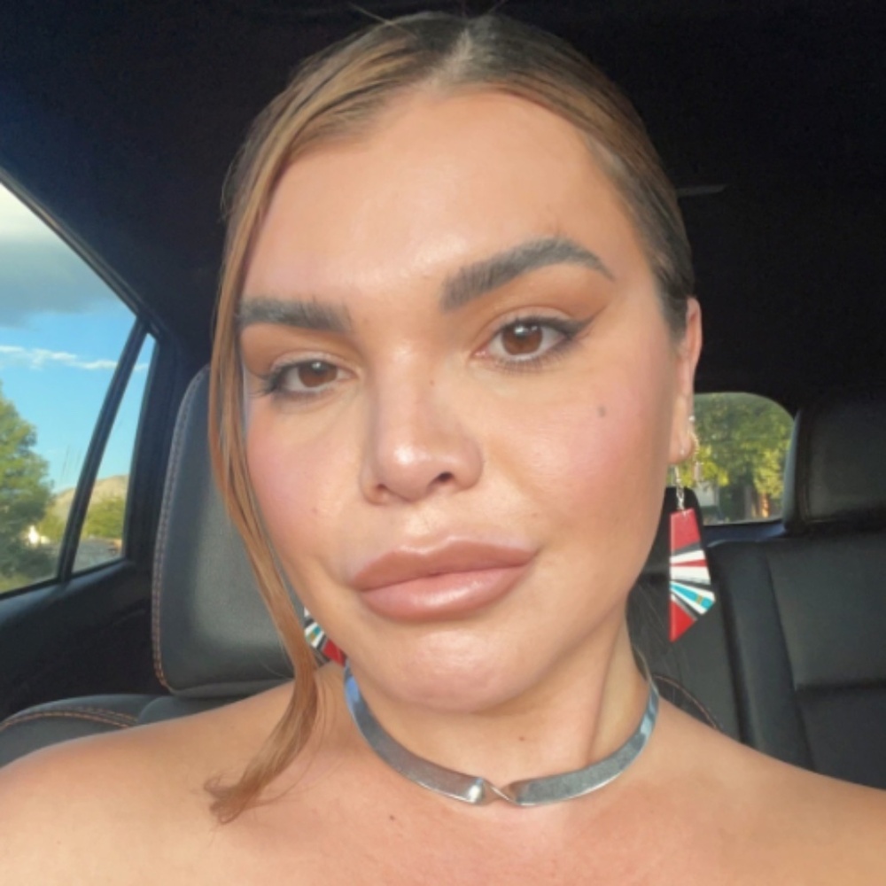 Meet your Posher, Olivia